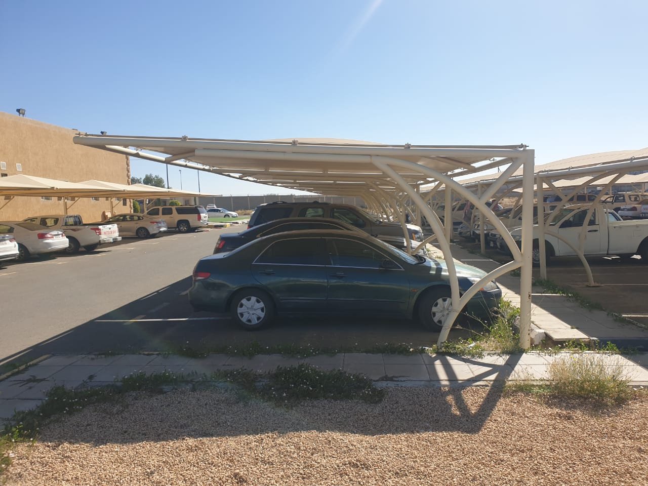 مظلات وسواتر تلال النهضة