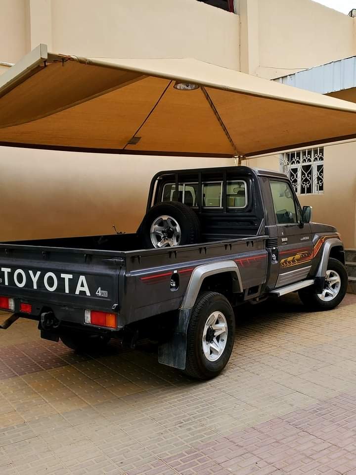 مظلات سيارات