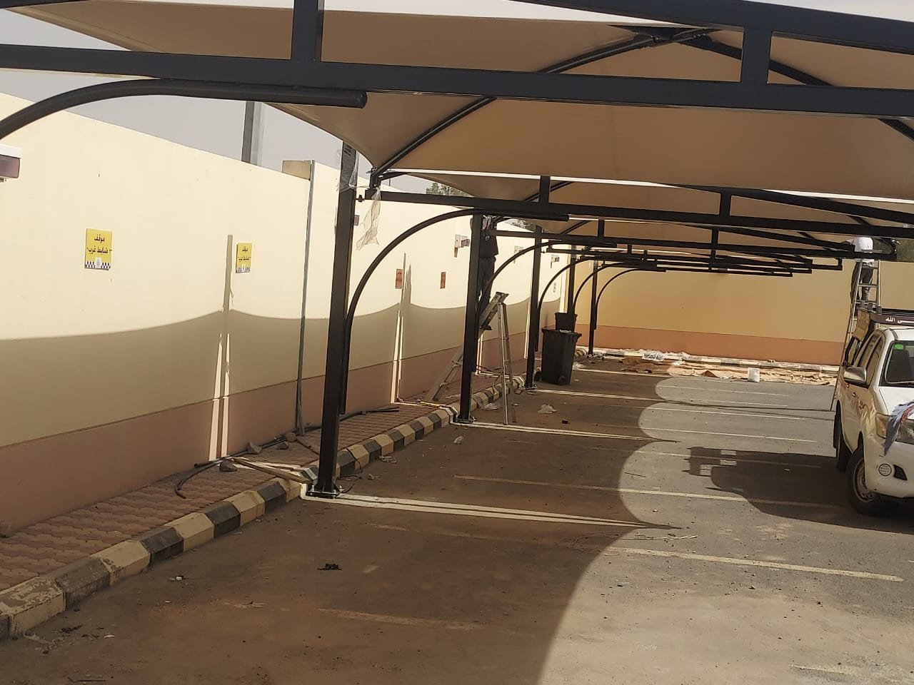 مظلات وسواتر تلال النهضة